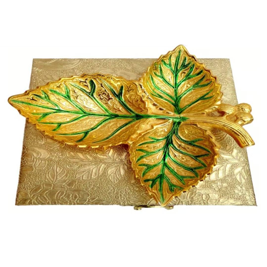 Decoretive Grapes leave gold 6"6 n 7"1 inch